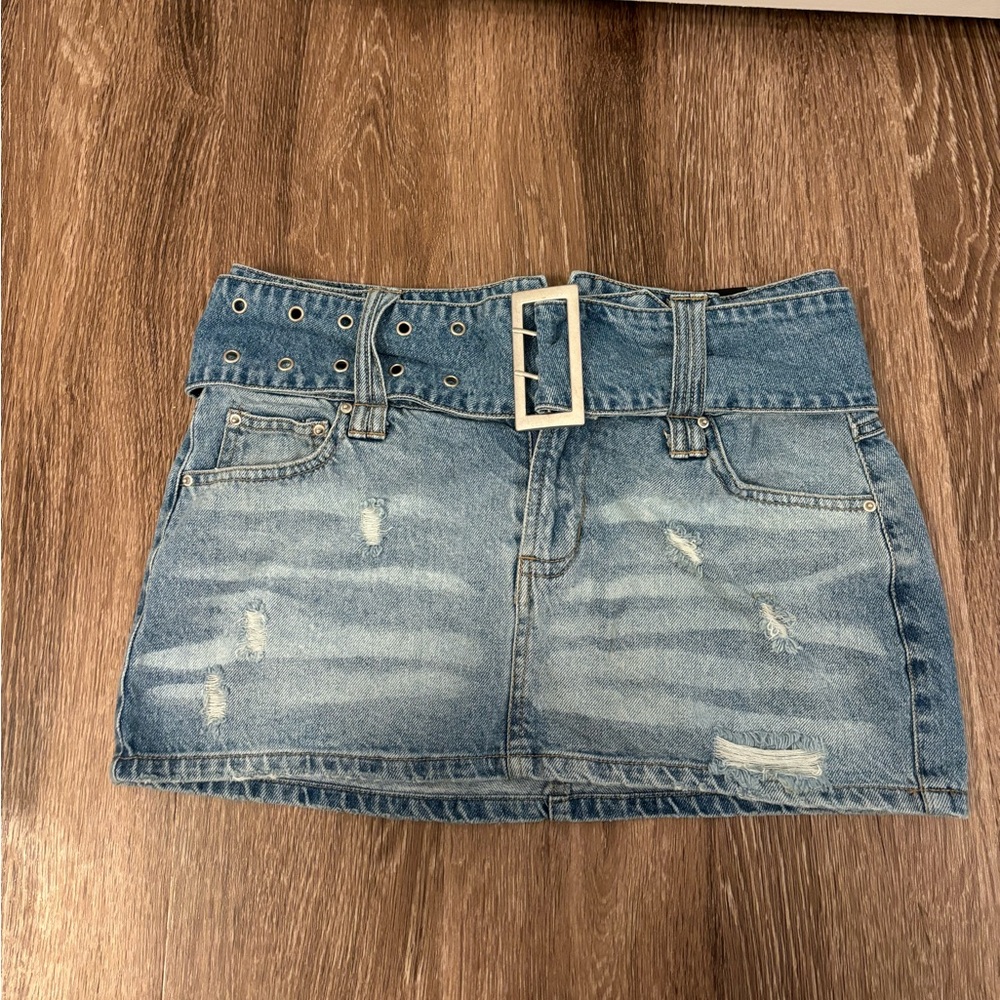 Y2K vibes mini skirt